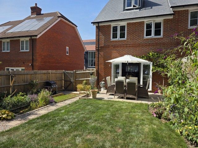 93 Grasslands Close, Haslemere, Surrey